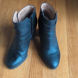 Vionic Black Leather Ankle Boots